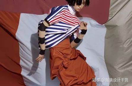 服装设计助理的工作,服装设计助理会加班吗知乎