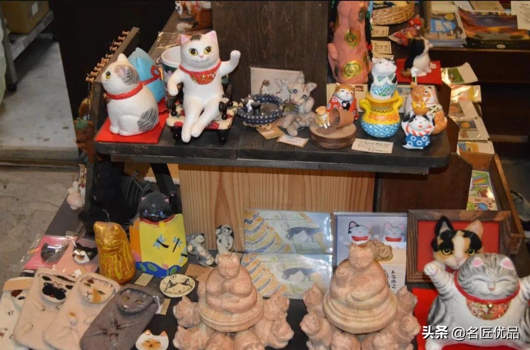 20岁少年建“猫猫寺”,和尚住持全是猫咪,网友:不敢撸不敢吸