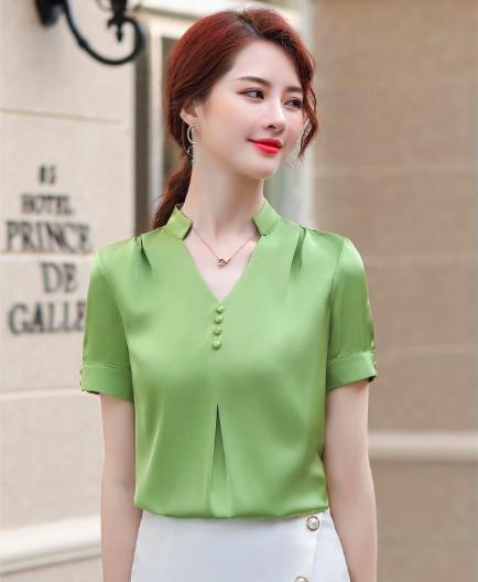 又火了一女装,“将军红”刺绣衫,建议端午穿,到哪都能光彩照人