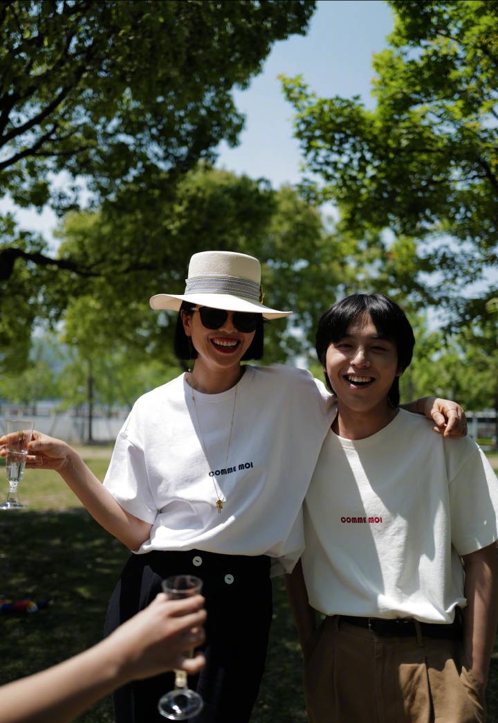 吕燕穿休闲装图片,吕燕的穿衣打扮