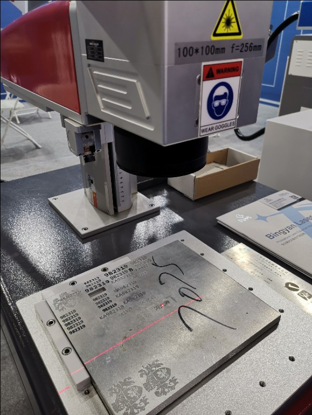 机器人会抢饭碗么,机器人真的会抢人类的饭碗吗