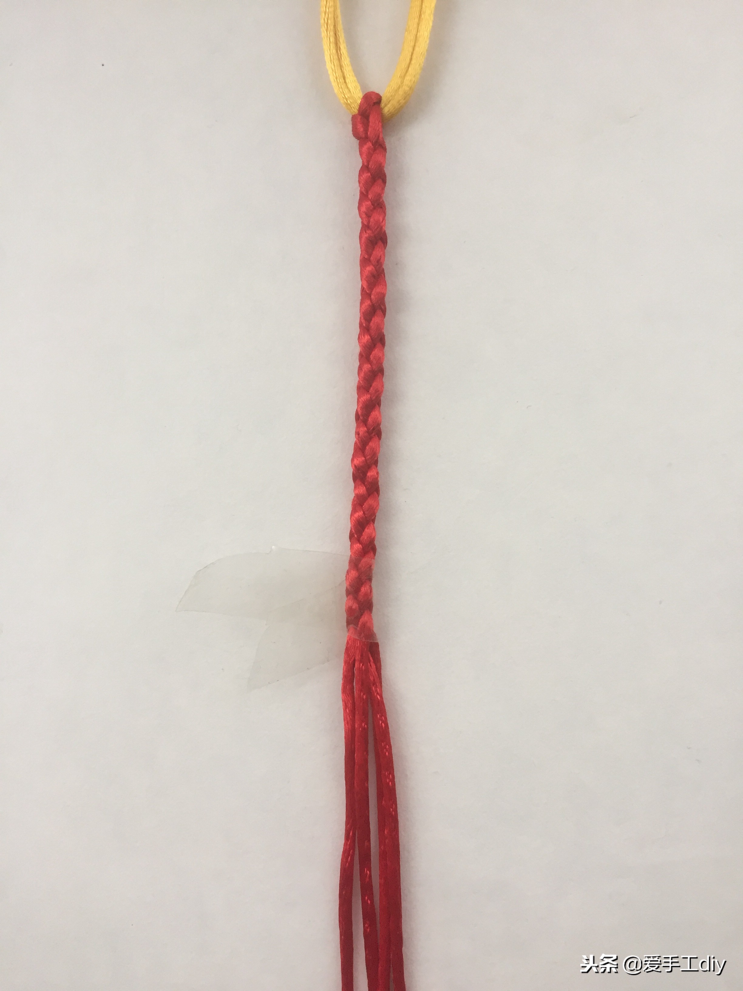 红绳加水晶转运珠戒指的编法,红绳戒指绳中间穿珠子编绳教程