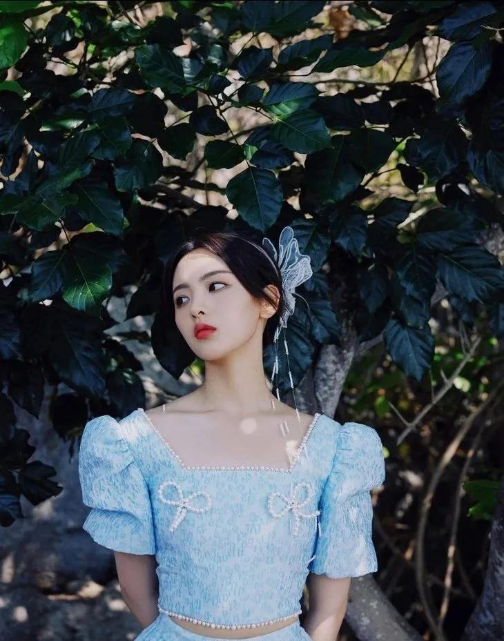 jk女团杨超越,jk杨超越同款