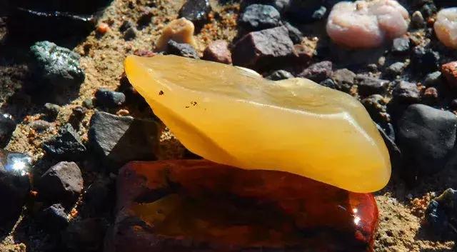 初级藏宝图挖后有什么东西,疆内捡石头攻略