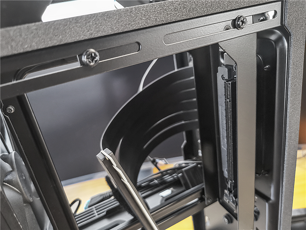 追风者217xe可以装几个硬盘,追风者pk217xe风道解析