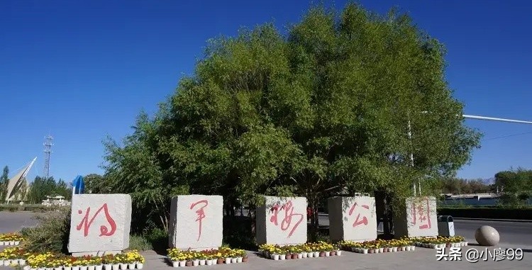 在广袤的戈壁滩建造一座城市,格尔木戈壁滩