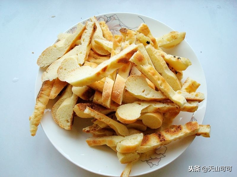 新疆正宗的美味可口的馕,新疆特色芝麻大馕怎么吃