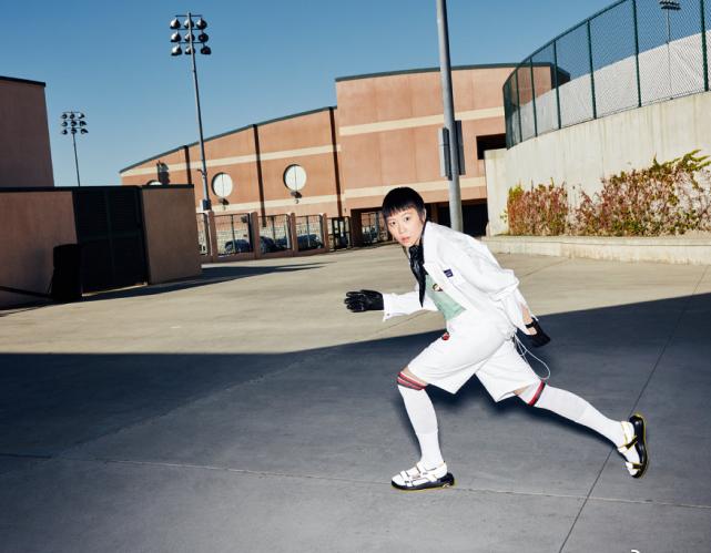 窦靖童风格大变与王菲越来越神似,窦靖童有多像王菲