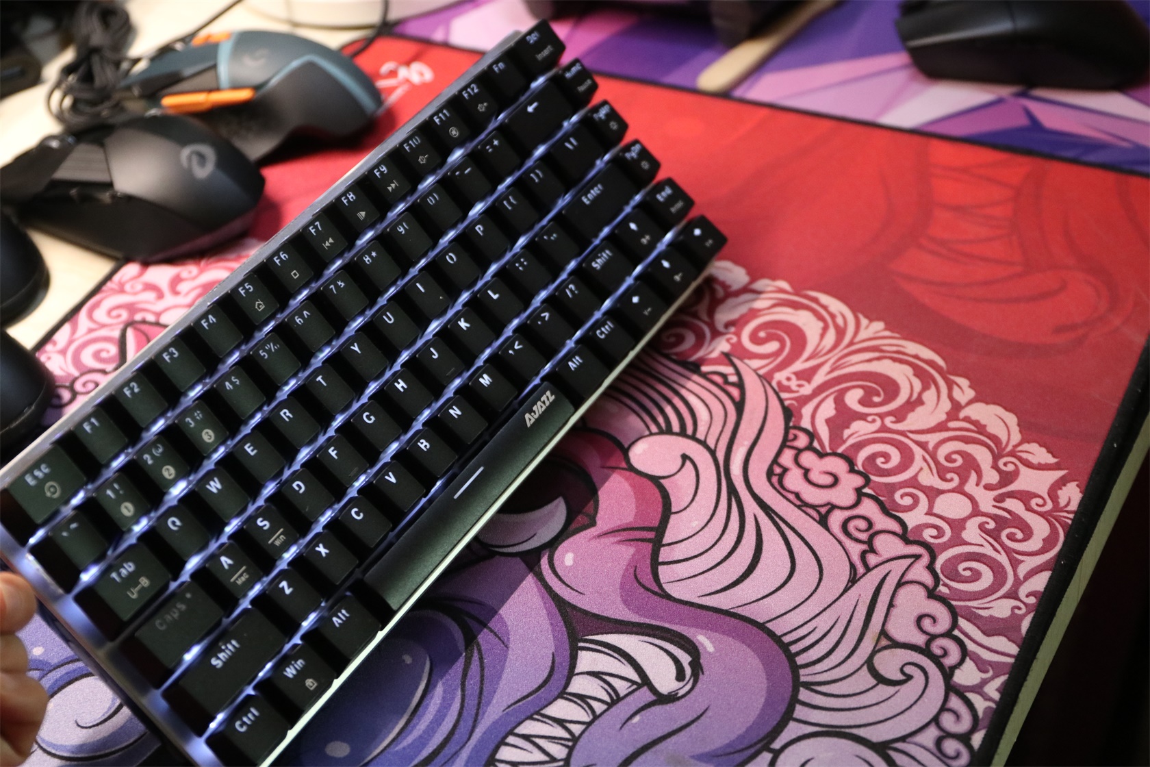 那款好用的小键盘终于出无线款了黑爵AK33分享