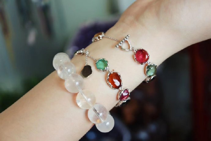 你会戴黄金首饰吗,什么类型的手链可以戴右手