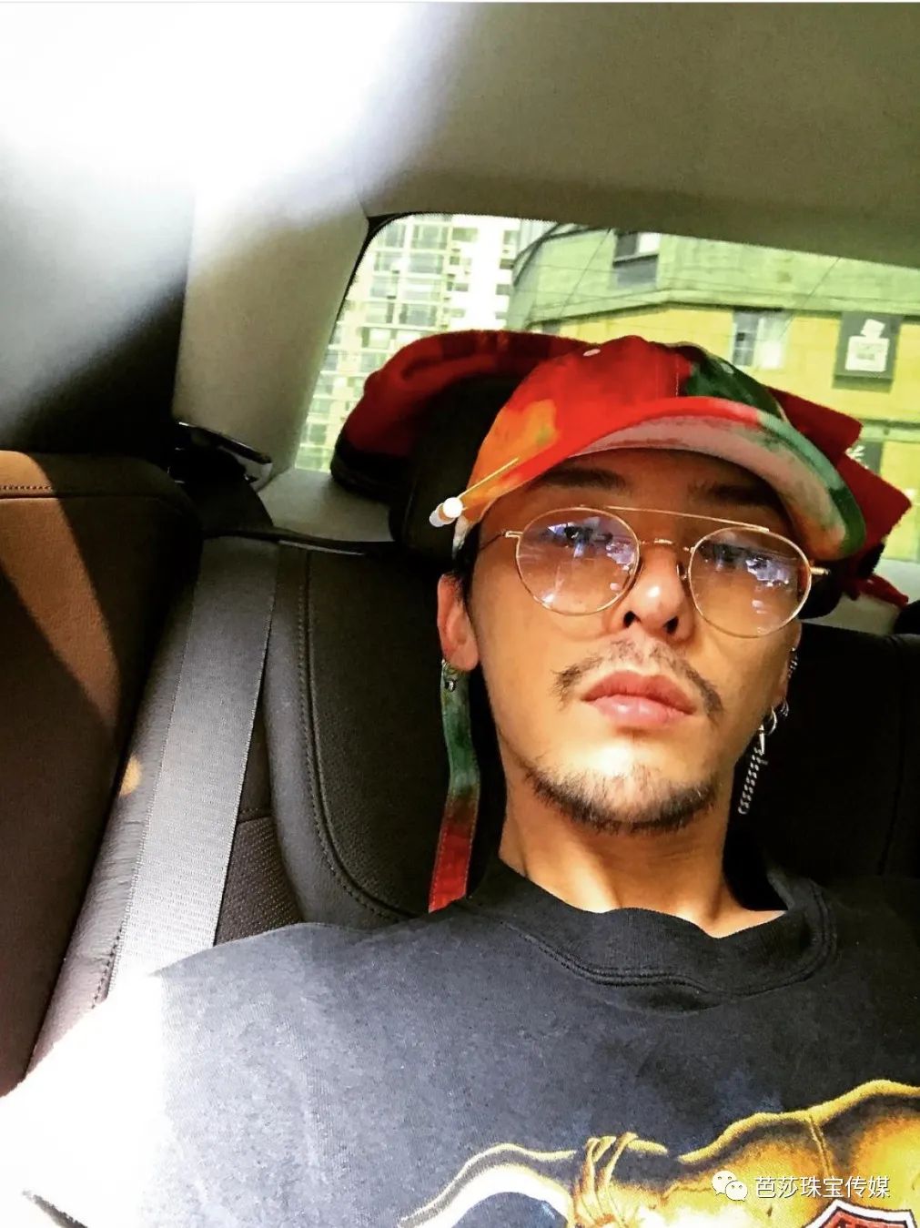 夏日拒绝甜腻，JustinClenquet给你一点酷感套路