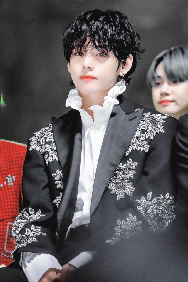 2020全球最美100张面孔肖战王一博,全球最帅100人肖战