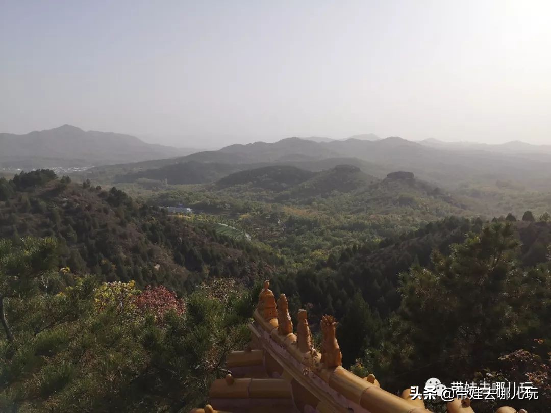 住别墅、滚草坪、躺在床上看电影，密云轻奢营地的花样玩法