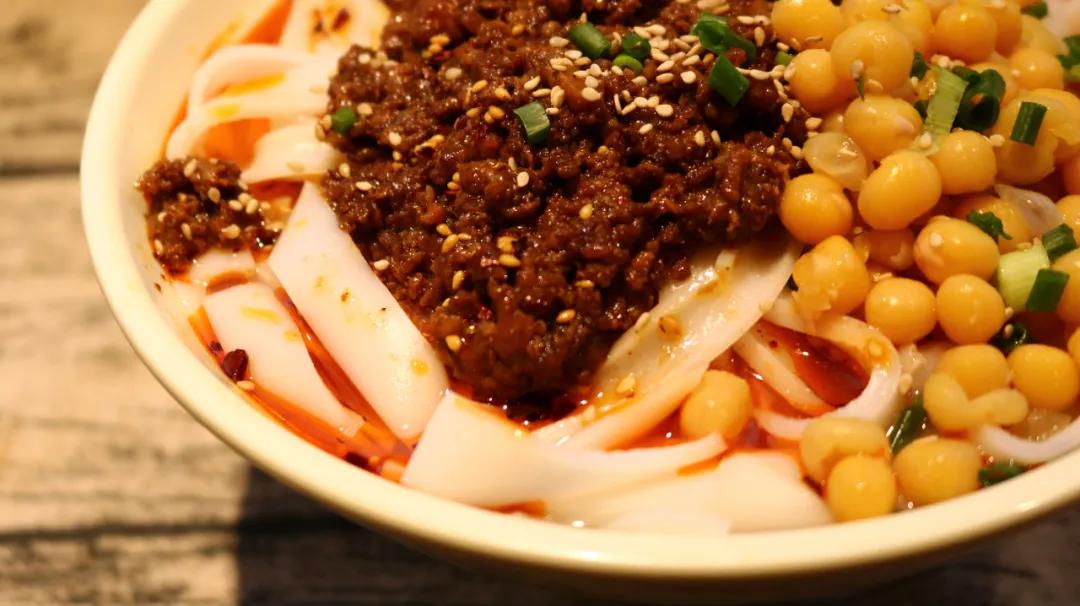 我只吃小面!打卡了这家手工粉后我真香了