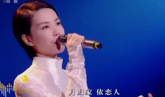 谢霆锋王菲复合后牵手视频,谢霆锋说不会结婚的视频