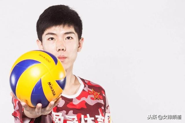 八一男排教练罚队员,男排输球后崩溃大哭