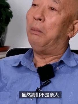 多男子手持长刀长棍打人后续,男子持刀被铁棍打