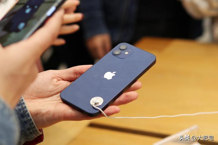 iphone12摔了一下发热,iphone12摔了一下不读卡