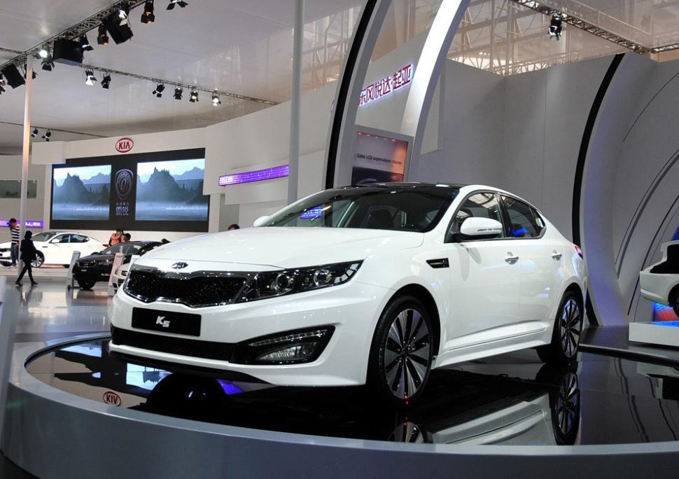 起亚k5刚上市的时候市场影响,起亚k5现在的价格值得买吗