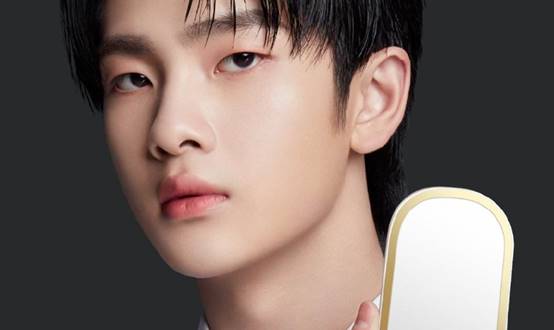 男明星天生“自带妆容”，白敬亭自带眼线，周震南全脸都让人羡慕