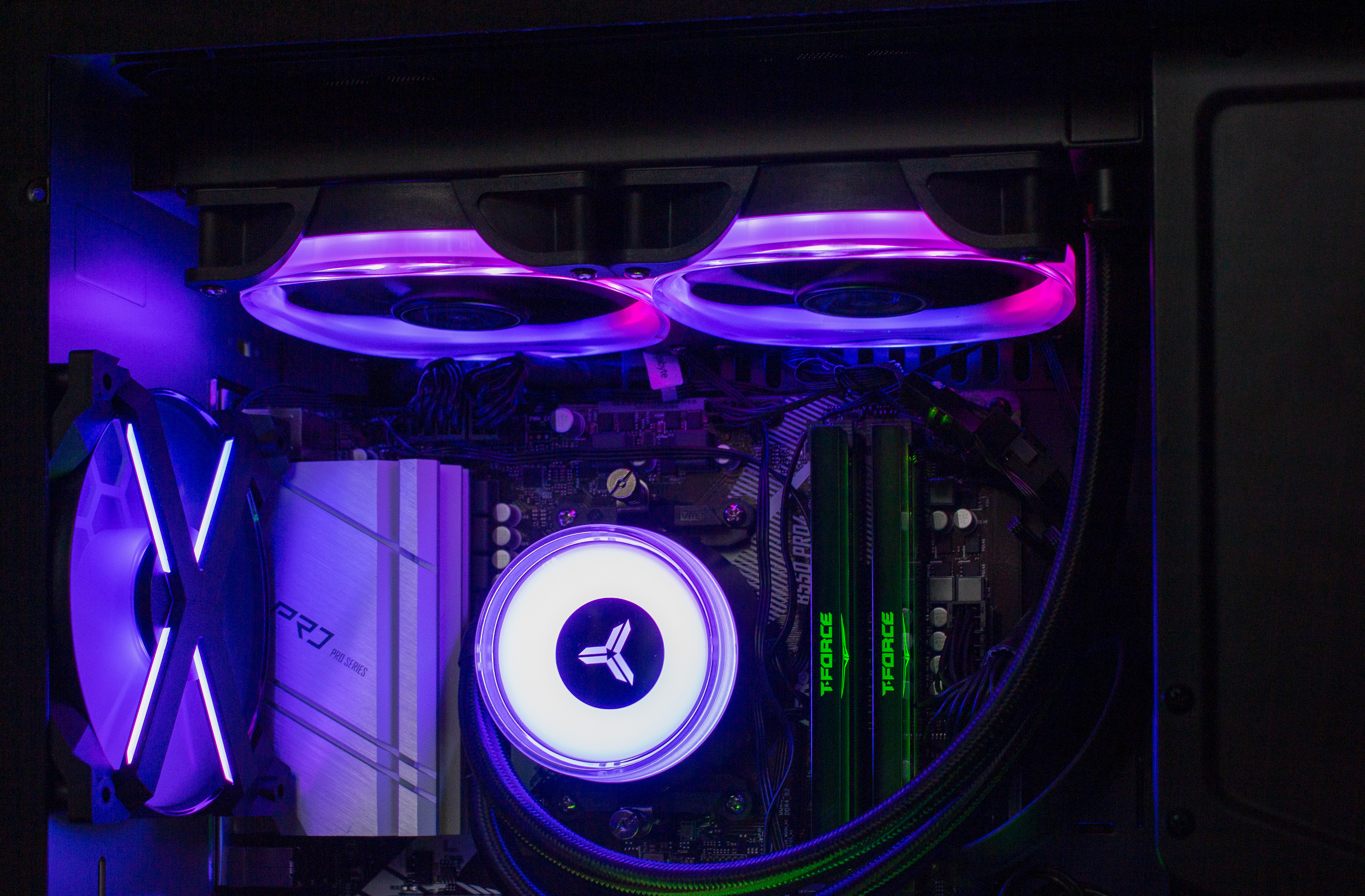 49年入国军?3700X+B550+2070S够用*党**装机