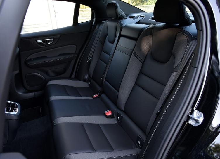 沃尔沃s60不加长销量,哪年的沃尔沃s60值得入手