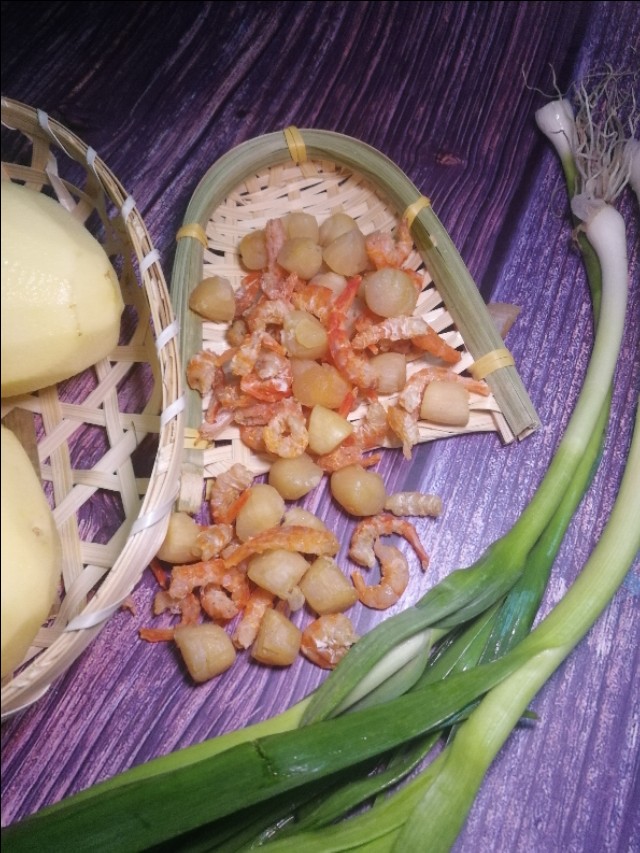 禁海了没有鲜海虾怎么办?瑶柱虾米也能柯出一锅好饭,味更咸香