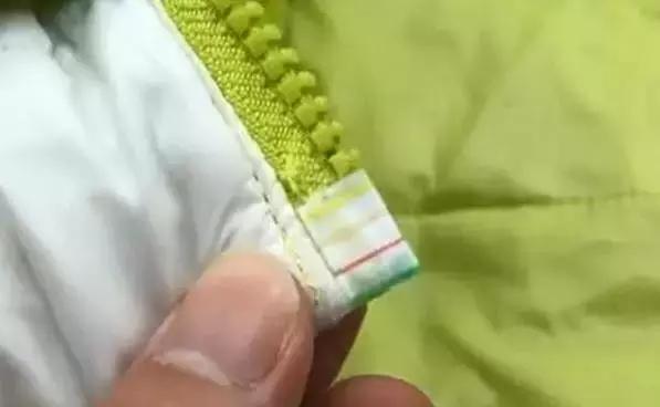 拉链脚坏了用吸管怎样修复,用塑料吸管修复衣服拉链