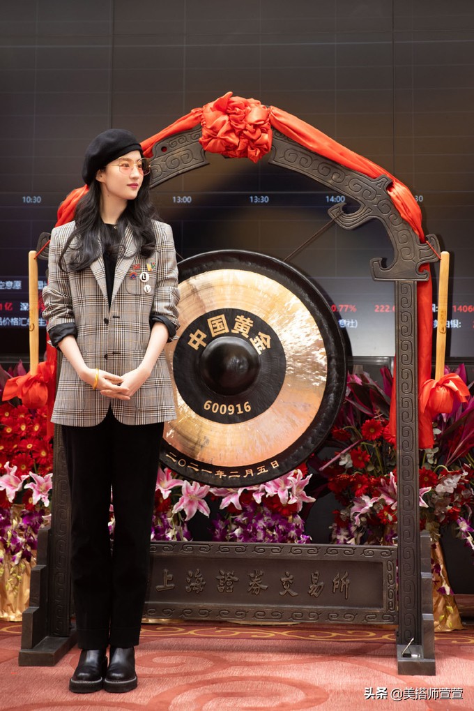 刘亦菲西装皮裤造型酷飒魅惑,刘亦菲机场贝雷帽造型