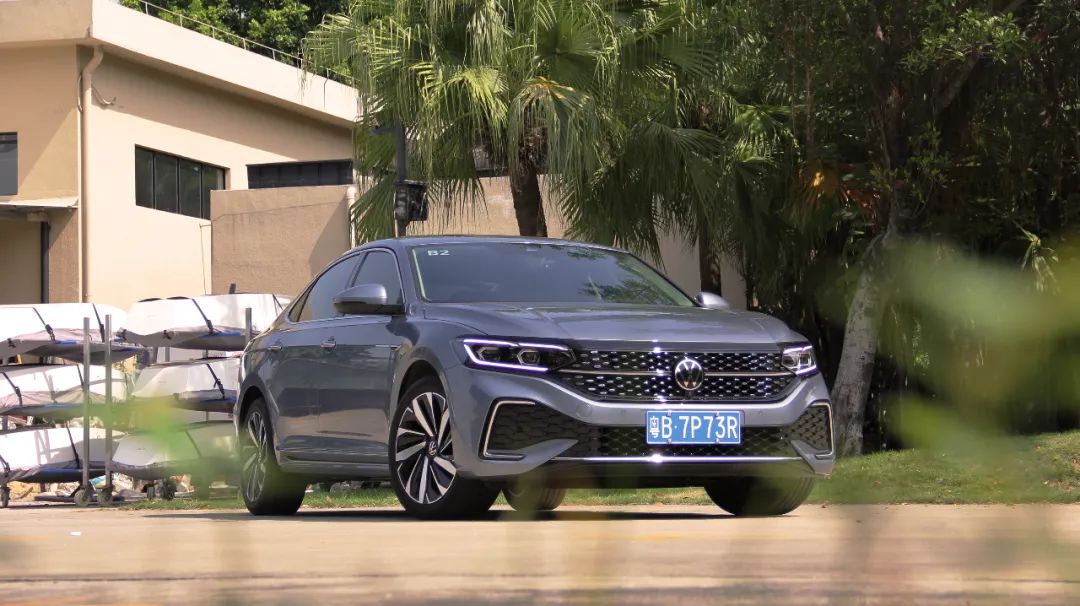 最新款帕萨特顶配评测,不再油腻