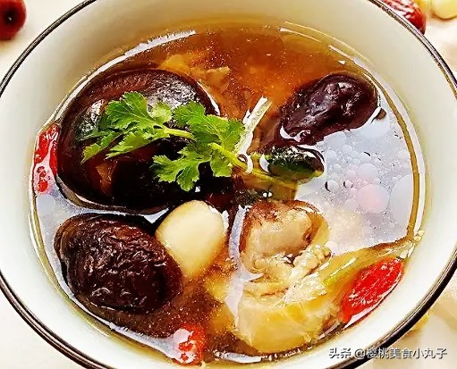 炖鸡时牢记三个调料不要放,炖鸡汤牢记4放5不放