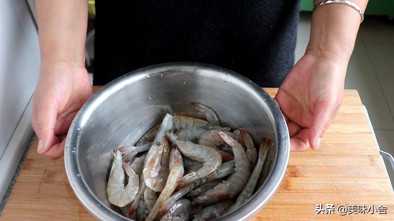油焖大虾的家常做法最正宗的做法,油焖大虾香酥鲜嫩大人小孩都爱吃