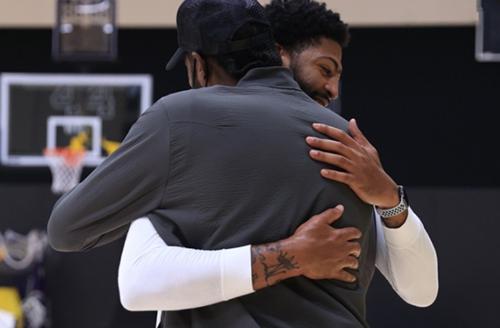 关于小乔丹交易的几个细节补充,小乔丹加盟湖人穿多少号球衣