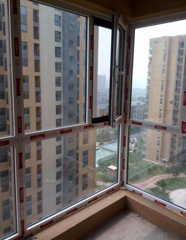 封阳台玻璃选高透还是低透,封阳台用的玻璃好坏有什么差别