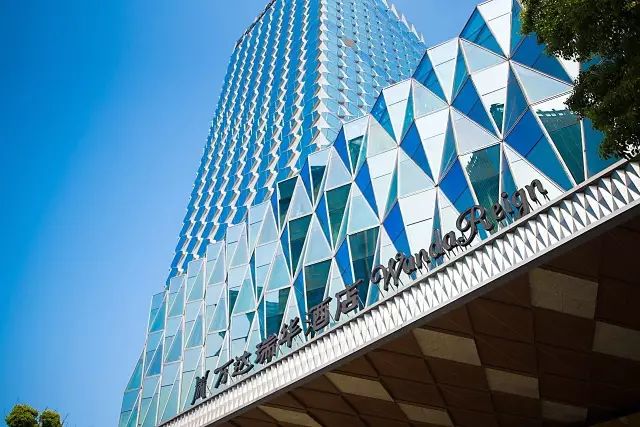 武汉豪车的视频,武汉最豪停车场