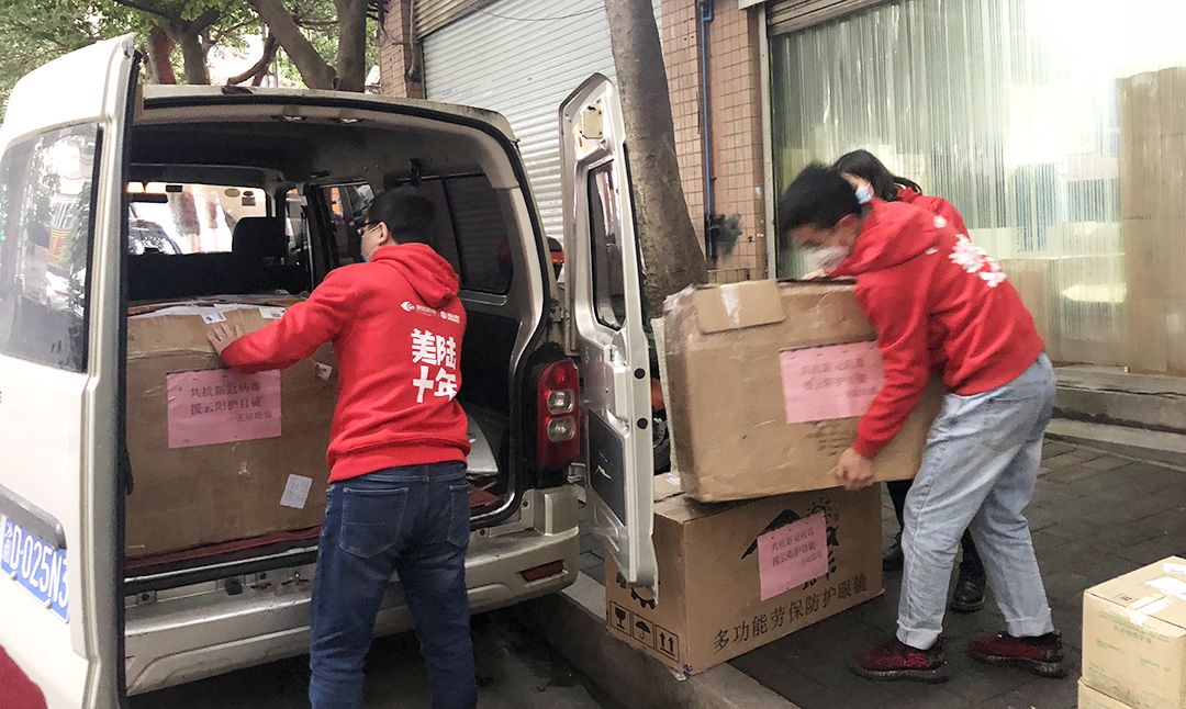 眼镜人在行动|疫情下的「空城」重庆,爱心在蔓延