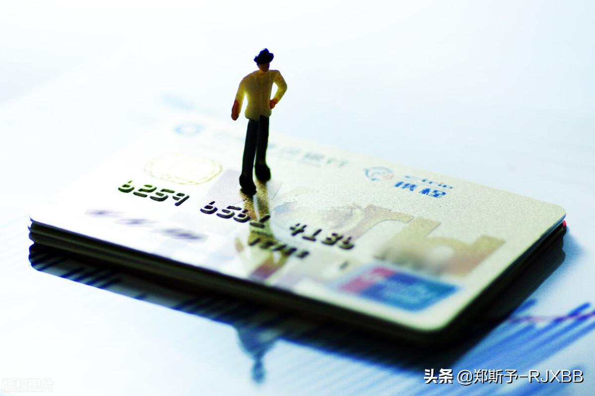 老公一直不愿上交工资卡,老公不上交工资卡违法吗