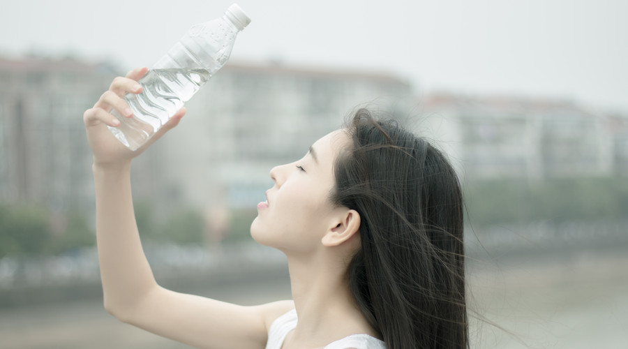 搞定一个女人，最简单的办法就是“折腾”她