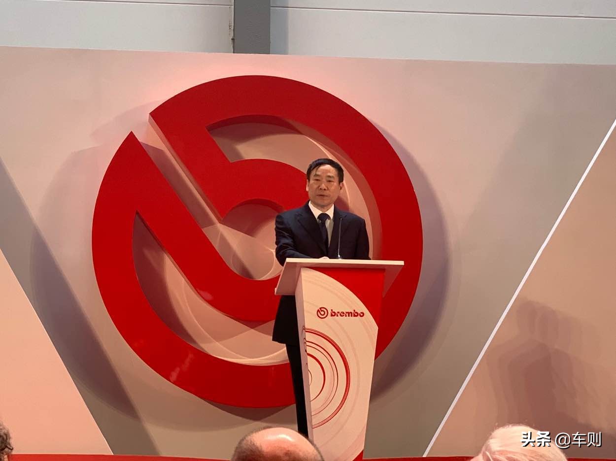 新款特斯拉modely布雷博brembo,布雷博brembo和brembo有什么区别