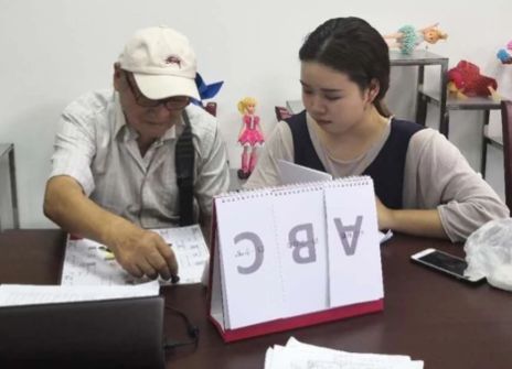 学生会的“璐瑶姐”、潜心公益的“爱心天使”、敢坐滑翔机的超飒女孩儿驾到