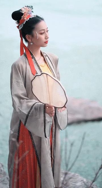 湖北95后女孩拍摄56个民族服饰,湖北女孩耗时247天拍摄56民族服饰