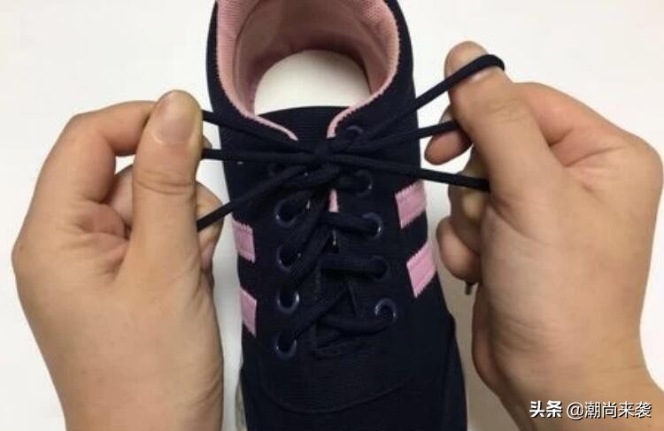 鞋带怎么系又牢固又美观又简单,比较牢固的鞋带系法