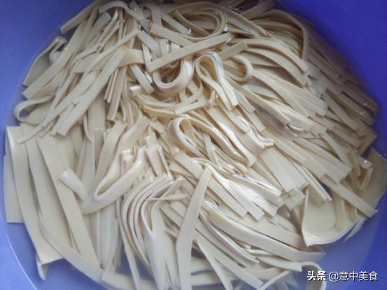 豆腐皮不辣怎么做才好吃,红烧豆腐皮的家常做法麻辣鲜香