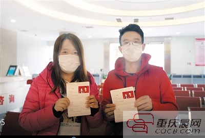 希望我们的生活早点步入正轨,希望我们转身就能回到正常的生活