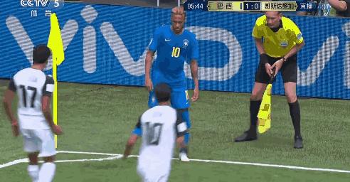 内马尔梅西过人对比,论各球星对梅西过人的评价