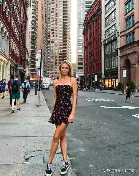 美炸了的吊带裙也挑人，会露才是王者