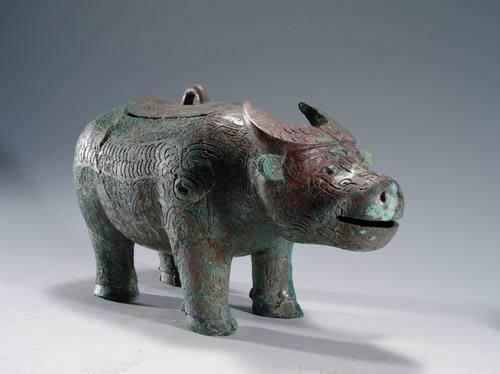 殷墟遗址出土了大方鼎,殷墟出土最多的两件文物