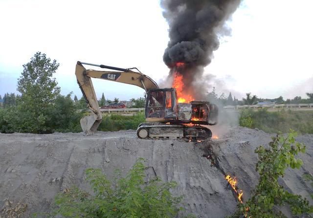 装摄像头被赔17万,发现挖掘机报废