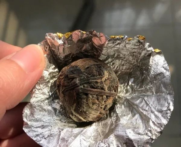 白茶怎么分辨茶毫和发霉,散装白茶发霉是什么样子