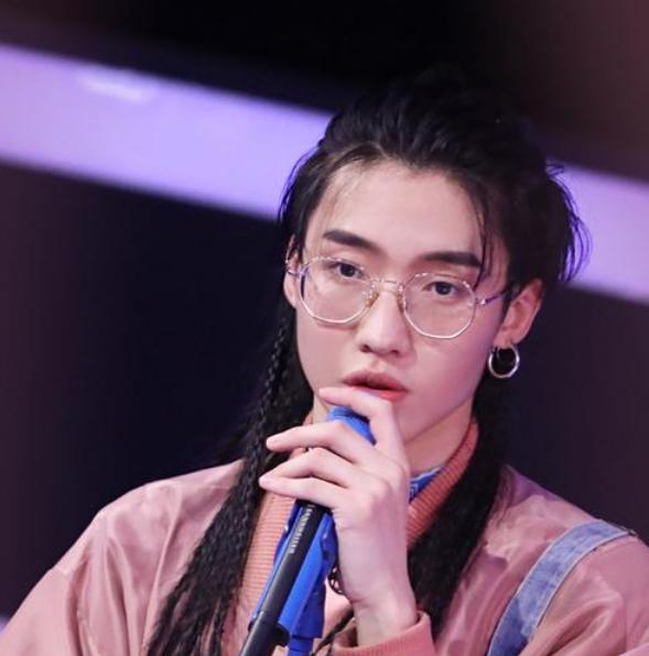 邓典和华晨宇唱歌,华晨宇评论邓典